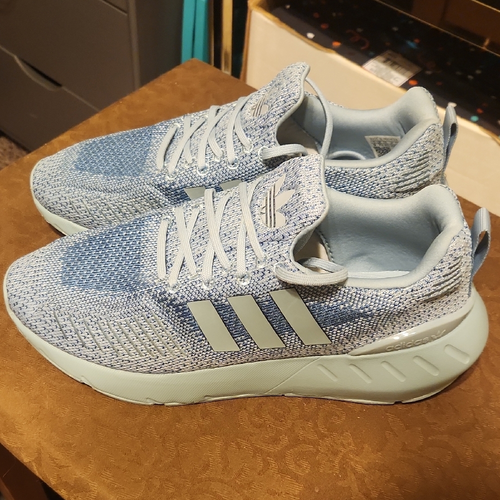 NWT Womens Adidas Swift Run 22 Magic Grey Altered Blurs